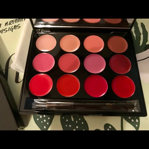 ISH lip statement palette 🎨 - Picture 4 of 4